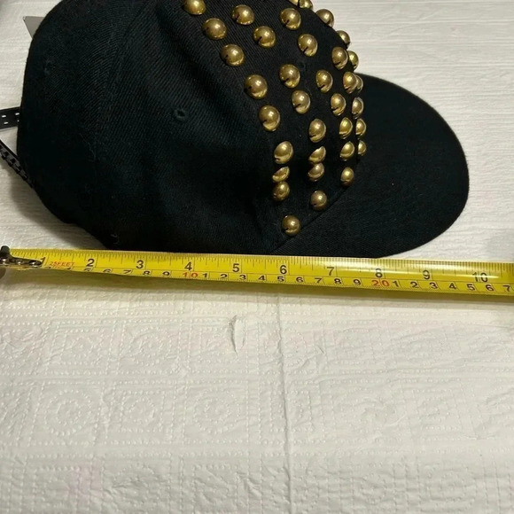 Y2K men black cap ,solid metal detail, gold colored , solid semi bead,punk - Picture 7 of 16